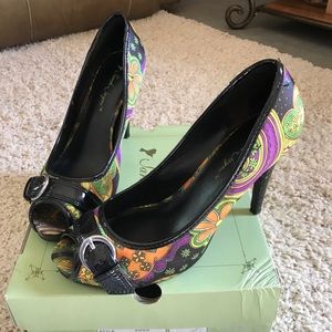 Sarah Jayne Maddie Gras Pumps - Size 8.5